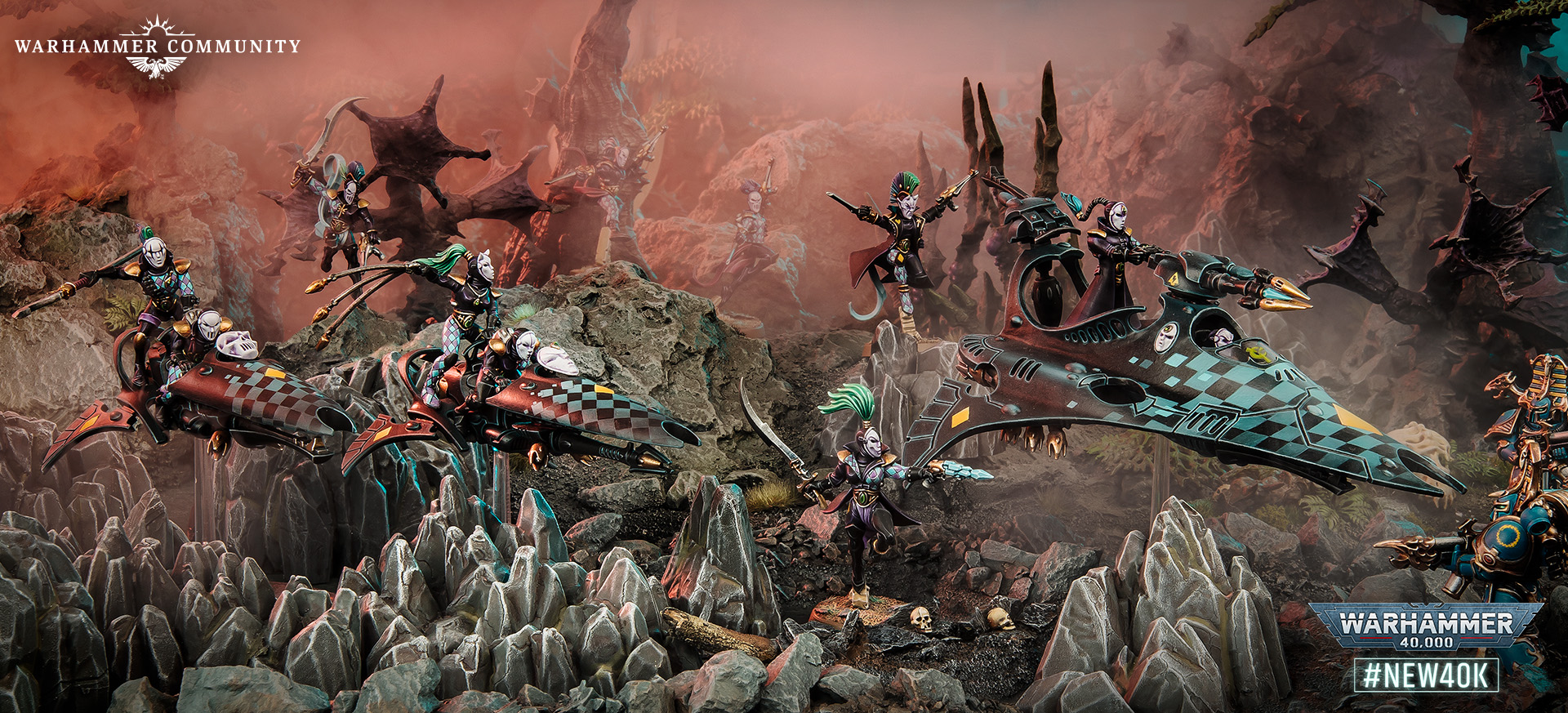 Harlequins on Skyweaver jetbikes and a Starweaver skim across the battlefield